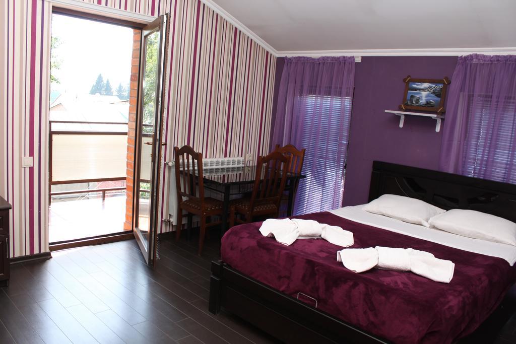 Hotel Majestic Тбилиси Стая снимка
